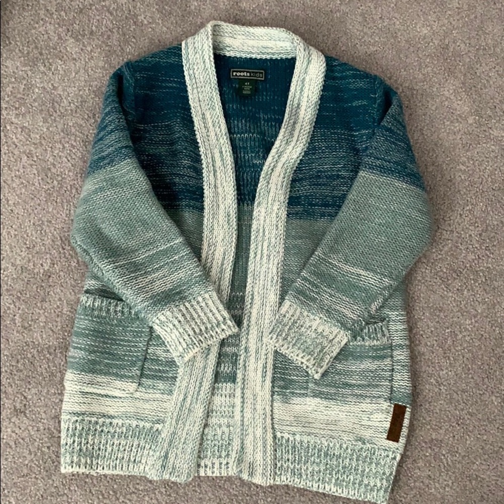 Girls roots sweater